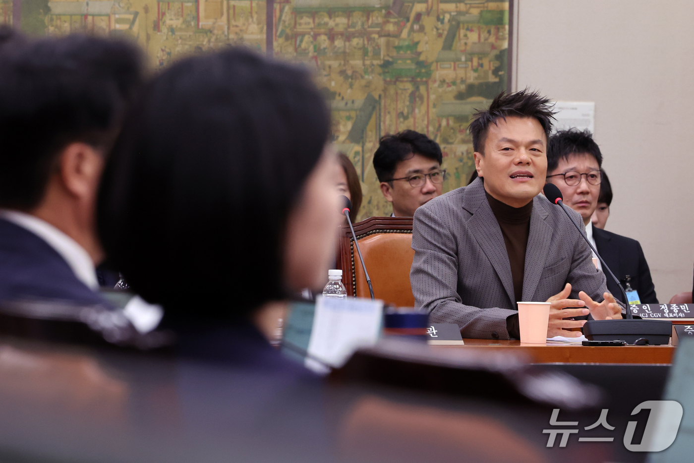 (서울=뉴스1) 황기선 기자 = 박진영 대중문화교류위원회 공동위원장이 7일 서울 여의도 국회 문화체육관광위원회에서 열린 문화체육관광부에 대한 국정감사에서 증인으로 출석, 의원질의에 …