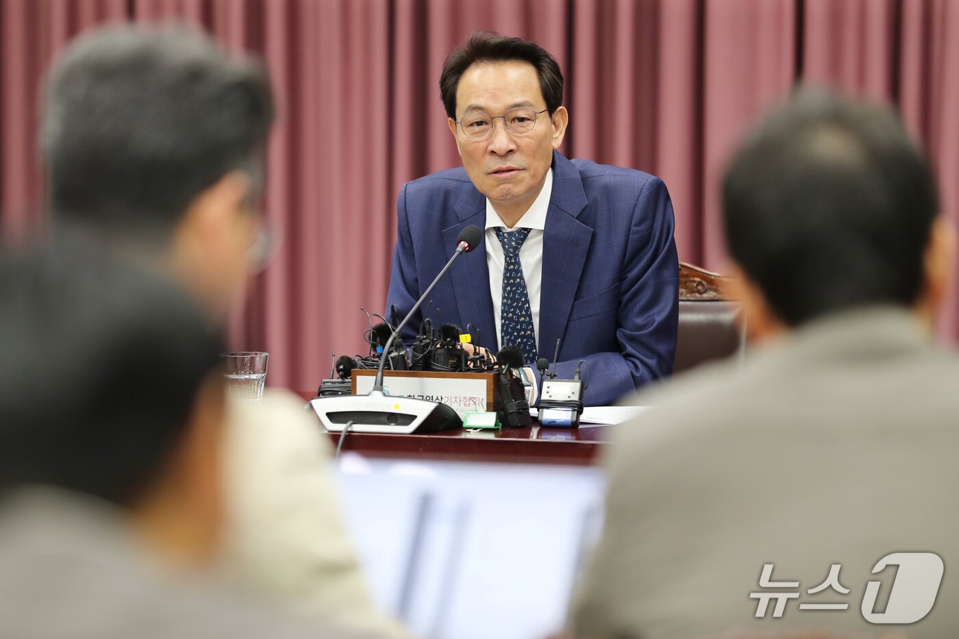 본문 이미지 - 우상호 강원도지사가 7일 강원도청 신관 소회의실에서 기자간담회를 열고 도정 성과와 향후 과제에 대해 설명하고 있다.(강원도 제공. 재판매 및 DB 금지)/뉴스1