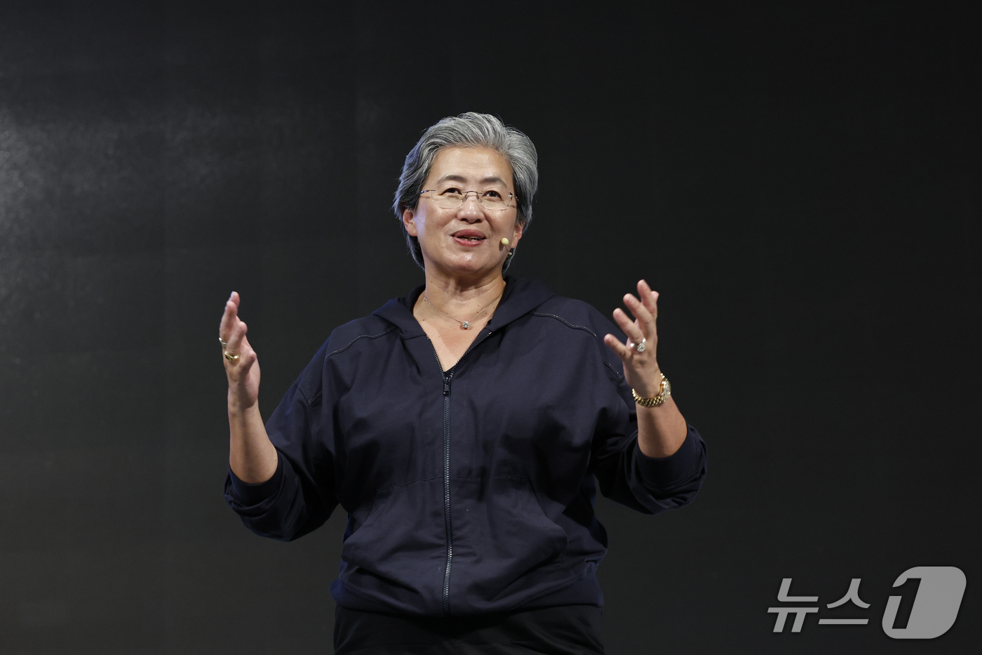 (서울=뉴스1) 박정호 기자 = 리사 수 AMD CEO가 7일 오후 서울시 용산구 드래곤시티에서 열린 AMD 게이머 데이 행사에서 인사말을 하고 있다.  2026.10.7/뉴스1