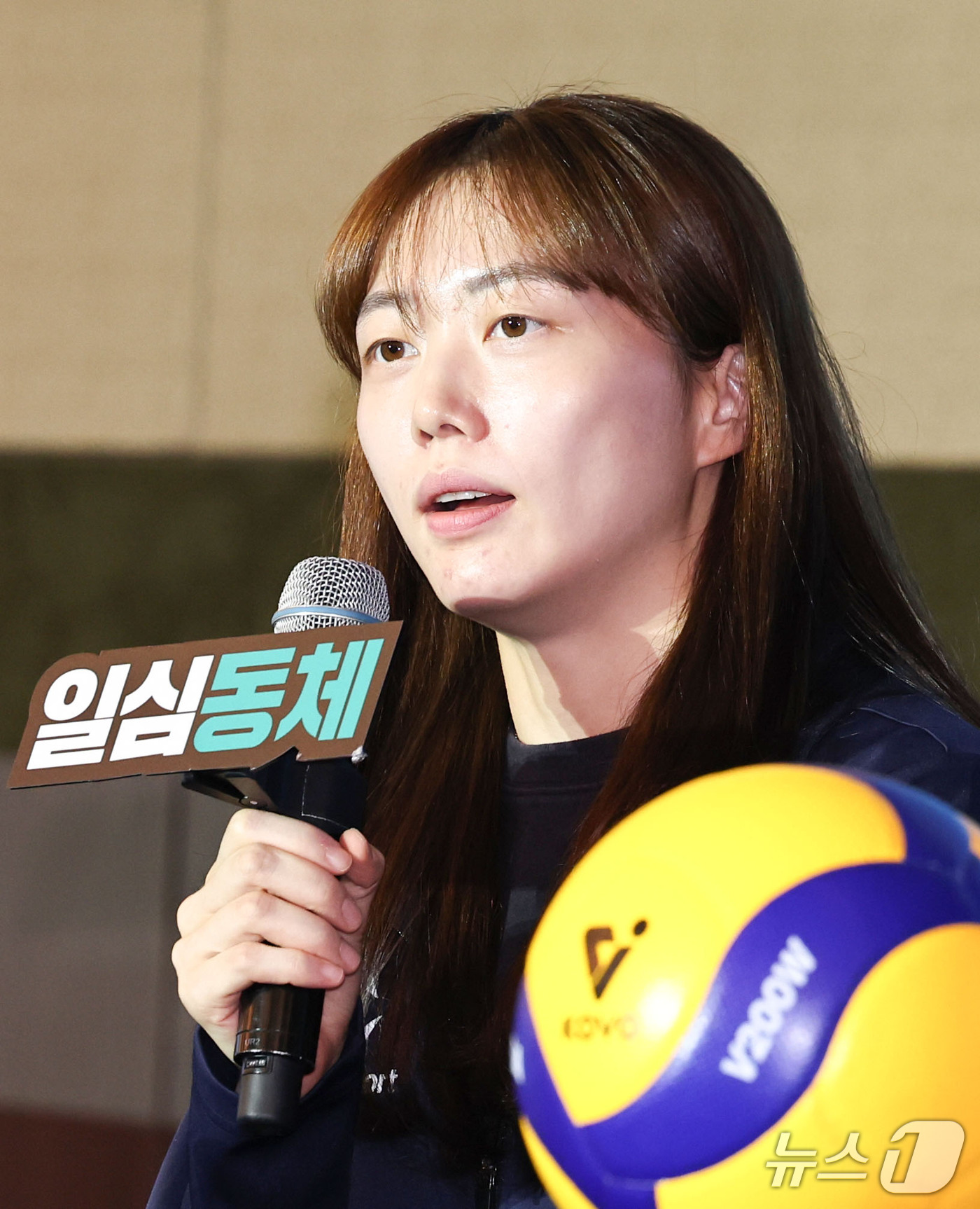(서울=뉴스1) 이종수 기자 = 현대건설 김다인이 7일 오후 서울 강남구 리베라호텔에서 열린 프로배구 2026-2027 V리그 여자부 미디어데이에서 인사말을 하고 있다. 2026. …
