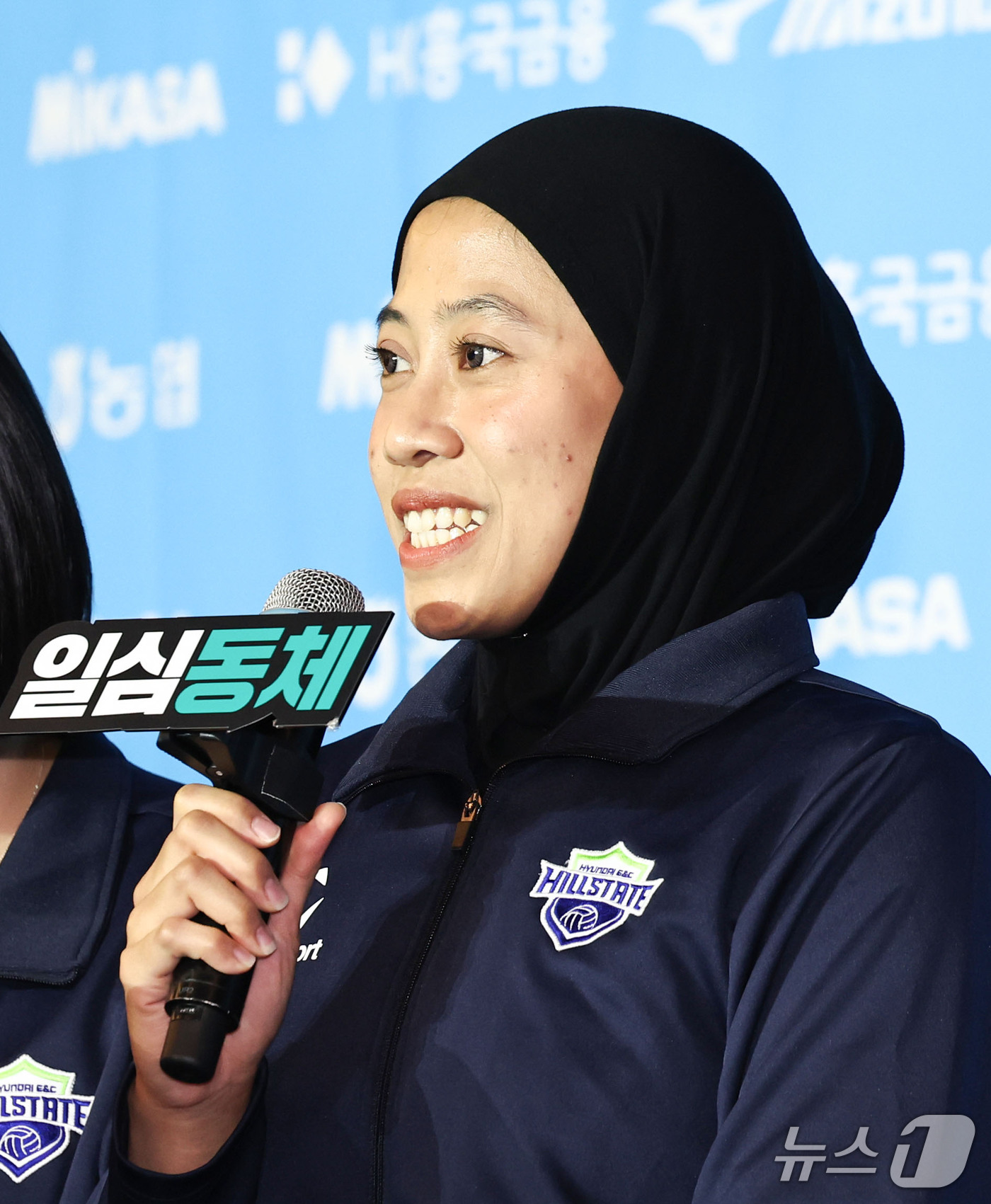 (서울=뉴스1) 이종수 기자 = 현대건설 메가가 7일 오후 서울 강남구 리베라호텔에서 열린 프로배구 2026-2027 V리그 여자부 미디어데이에서 시즌에 임하는 각오를 밝히고 있다 …