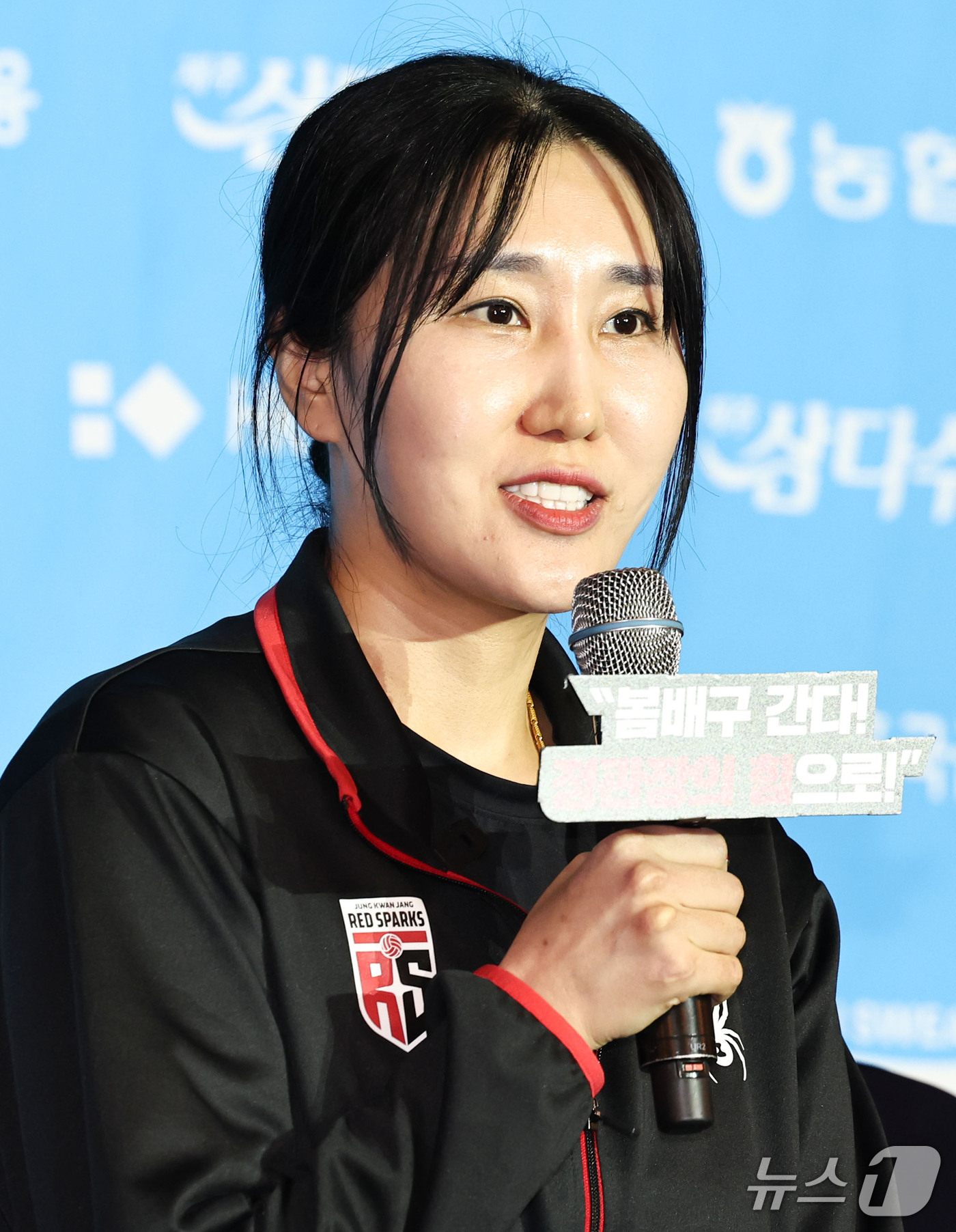 (서울=뉴스1) 이종수 기자 = 정관장 염혜선이 7일 오후 서울 강남구 리베라호텔에서 열린 프로배구 2026-2027 V리그 여자부 미디어데이에서 인사말을 하고 있다. 2026.1 …