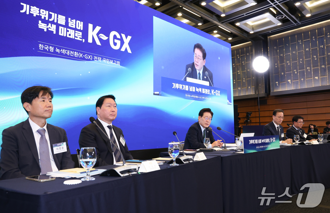 (서울=뉴스1) 허경 기자 = 이재명 대통령이 7일 서울 시내 한 회의장에서 열린 한국형 녹색대전환(K-GX) 전략 국민보고회에서 발언하고 있다. (청와대통신사진기자단) 2026. …
