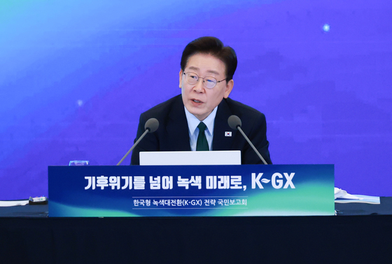李대통령 "생산세액공제 넘어 직접보조금 도입…그래야 초기 기업 살아"