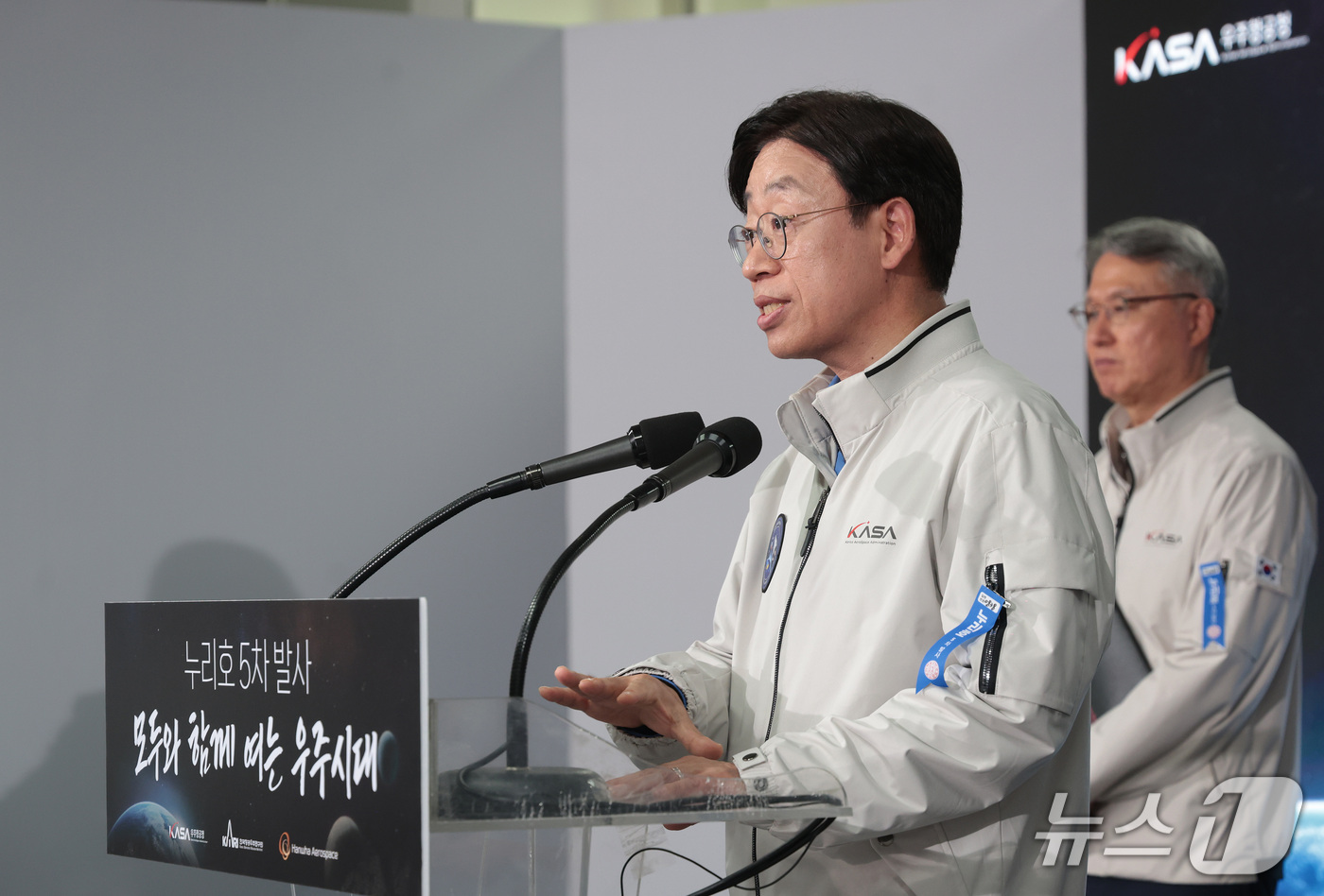 (서울=뉴스1) = 오태석 우주항공청장이 7일 전남광주 고흥군 나로우주센터에서 한국형 발사체 '누리호' 5차 발사 상세 결과 브리핑을 하고 있다. (한국항공우주연구원 제공. 재판매 …