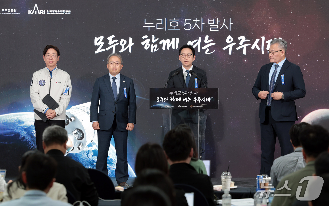 (서울=뉴스1) = 배경훈 부총리 겸 과학기술정보통신부 장관이 7일 전남광주 고흥군 나로우주센터에서 열린 한국형 발사체 '누리호' 5차 발사 상세 결과 브리핑에서 인사말을 하고 있 …