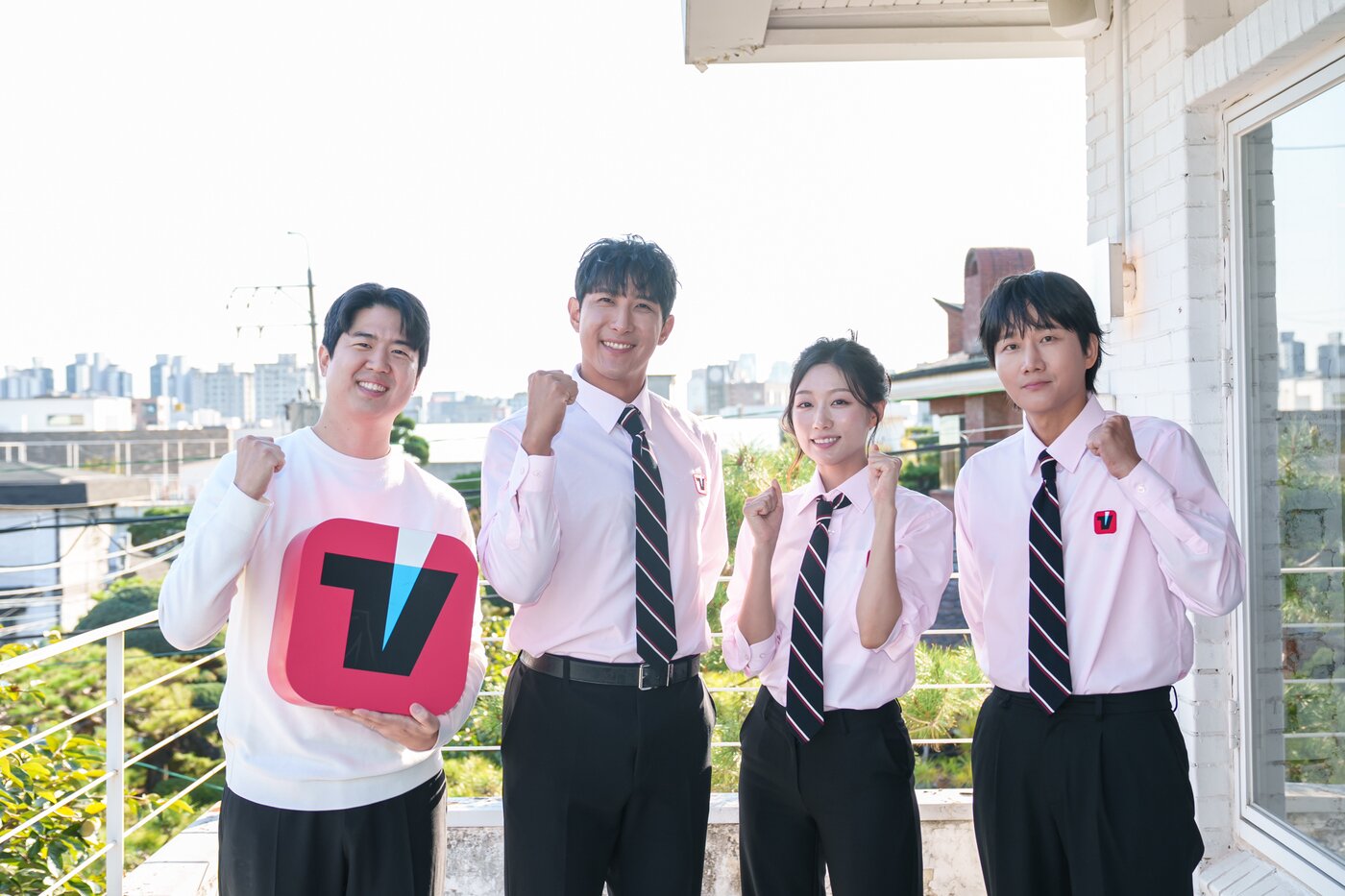 본문 이미지 - 왼쪽부터 이기연 PD, 황재균, 정예인, 이용진 / 티빙 '원수는 외야석에서'