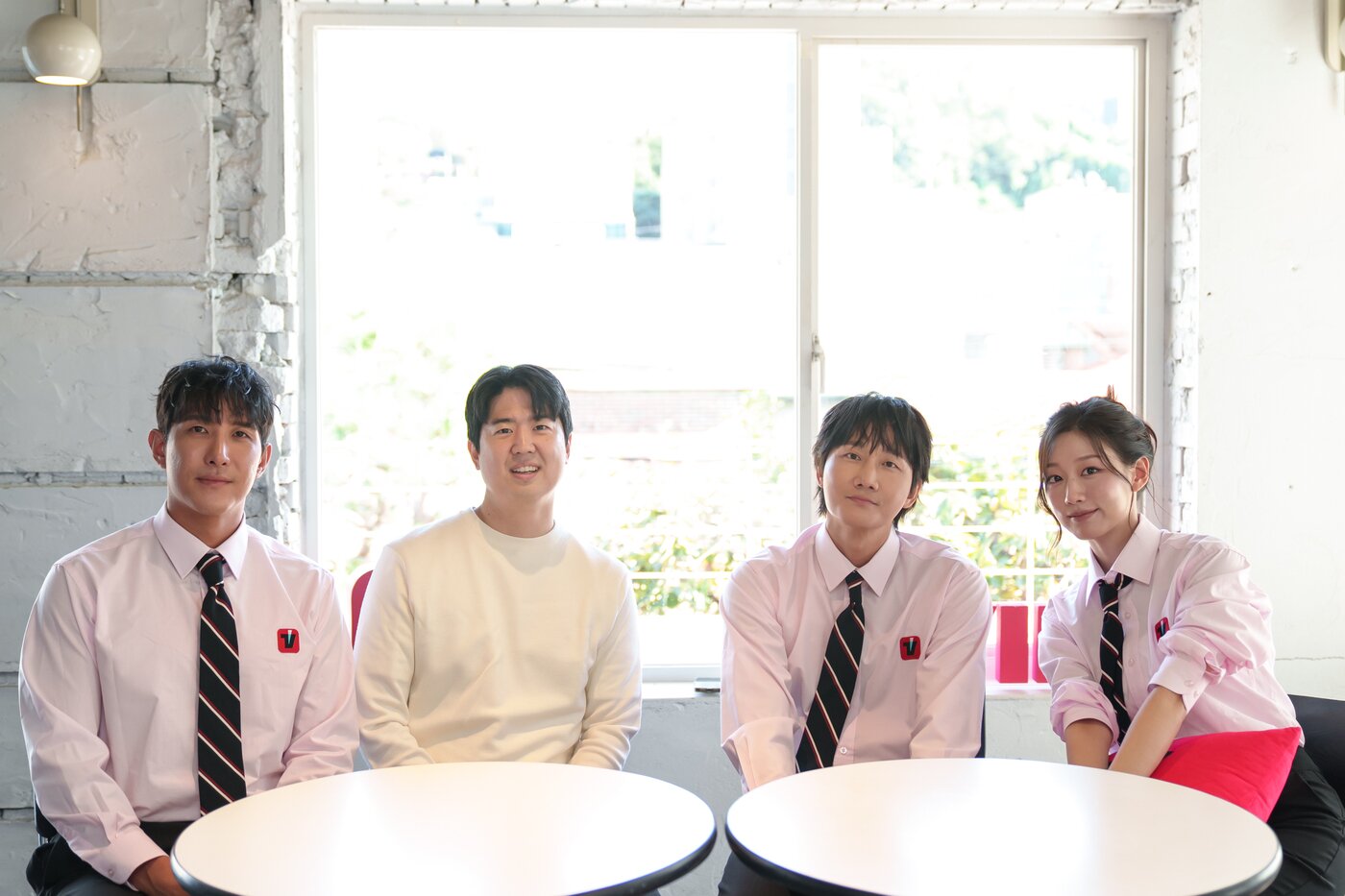 본문 이미지 - 왼쪽부터 황재균, 이기연 PD, 이용진, 정예인 / 티빙 '원수는 외야석에서'