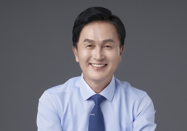 류삼영 동작구청장, 취임 100일 노인복지관으로…복지카 타고 배식 봉사
