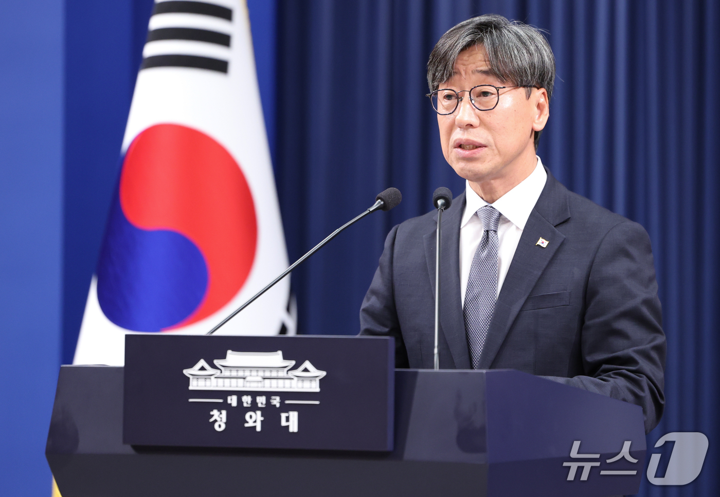 (서울=뉴스1) 허경 기자 = 김성완 대변인이 7일 청와대 춘추관에서 누리호 5차 발사 성공 관련 브리핑을 하고 있다. 2026.10.7/뉴스1