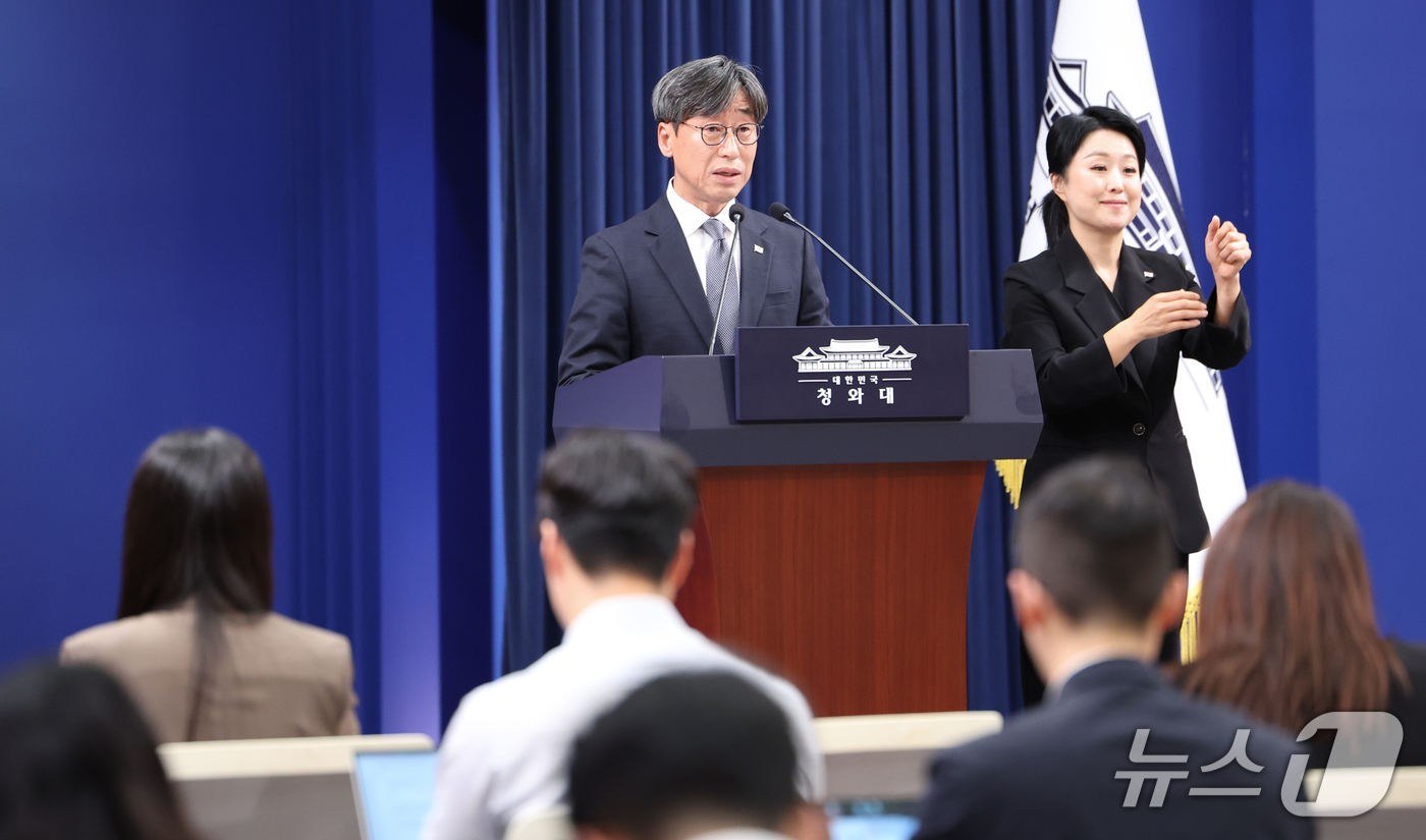 (서울=뉴스1) 허경 기자 = 김성완 대변인이 7일 청와대 춘추관에서 누리호 5차 발사 성공 관련 브리핑을 하고 있다. 2026.10.7/뉴스1