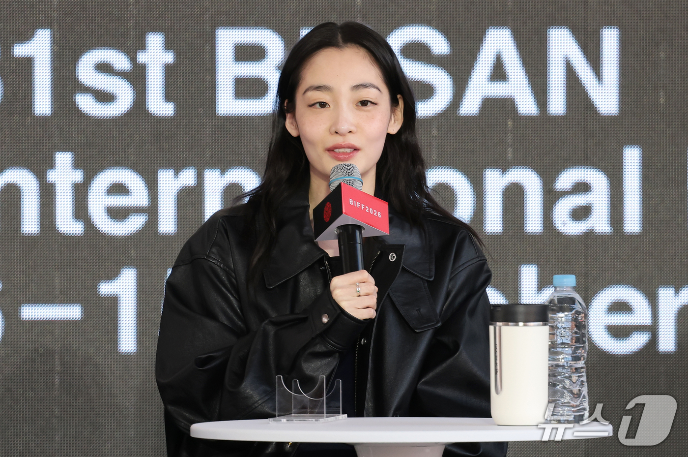 (부산=뉴스1) 권현진 기자 = 배우 김민하가 7일 부산 해운대구 영화의전당 비프힐에서 열린 ‘제31회 부산국제영화제’(BIFF) ‘낮과 밤은 서로에게’ 오픈토크에 참석해 인사말을 …