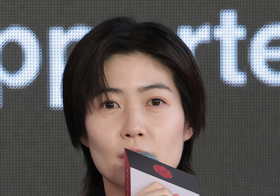 인사말 하는 심은경