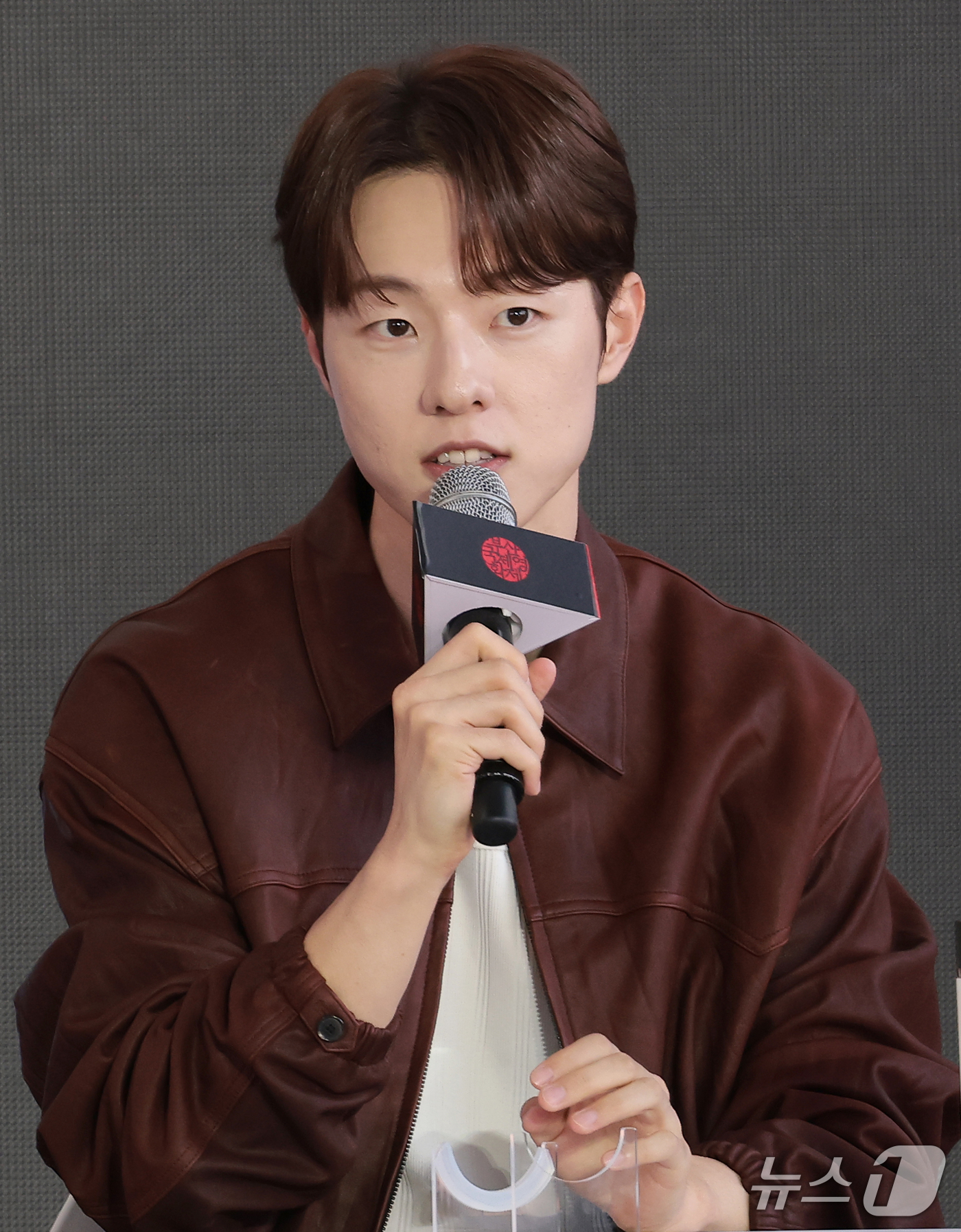 (부산=뉴스1) 권현진 기자 = 배우 김동휘가 7일 부산 해운대구 영화의전당 비프힐에서 열린 ‘제31회 부산국제영화제’(BIFF) ‘낮과 밤은 서로에게’ 오픈토크에 참석해 인사말을 …