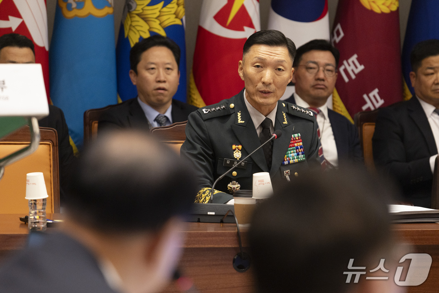 (서울=뉴스1) 국회사진기자단 = 김성민 한미연합군사령부 부사령관이 7일 서울 용산구 국방부에서 열린 국회 국방위원회 국정감사에서 의원들의 질의에 답을 하고 있다. 2026.10. …