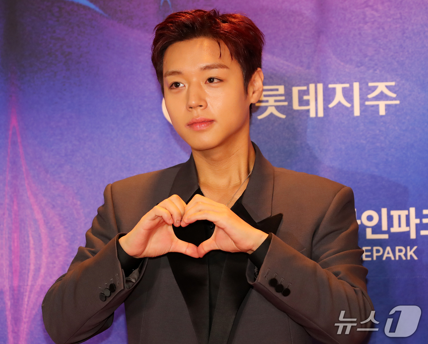 (부산=뉴스1) 윤일지 기자 = 배우 박지훈이 7일 오후 부산 해운대구 시그니엘 부산에서 열린 '2026 부일영화상' 레드카펫 행사에 참석해 포즈를 취하고 있다. 2026.10.7 …