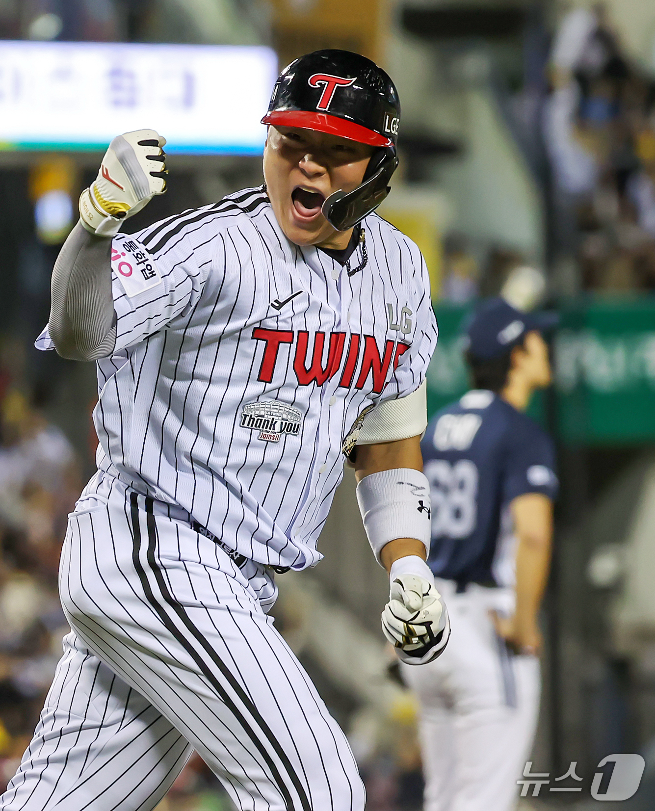 (서울=뉴스1) 김진환 기자 = 7일 오후 서울 송파구 잠실야구장에서 열린 프로야구 '2026 신한은행 SOL KBO리그' 두산 베어스와 LG 트윈스의 경기, LG 이재원이 2회말 …