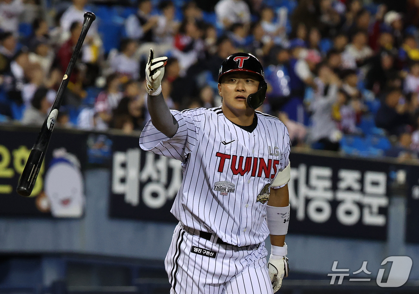 (서울=뉴스1) 김진환 기자 = 7일 오후 서울 송파구 잠실야구장에서 열린 프로야구 '2026 신한은행 SOL KBO리그' 두산 베어스와 LG 트윈스의 경기, LG 이재원이 2회말 …