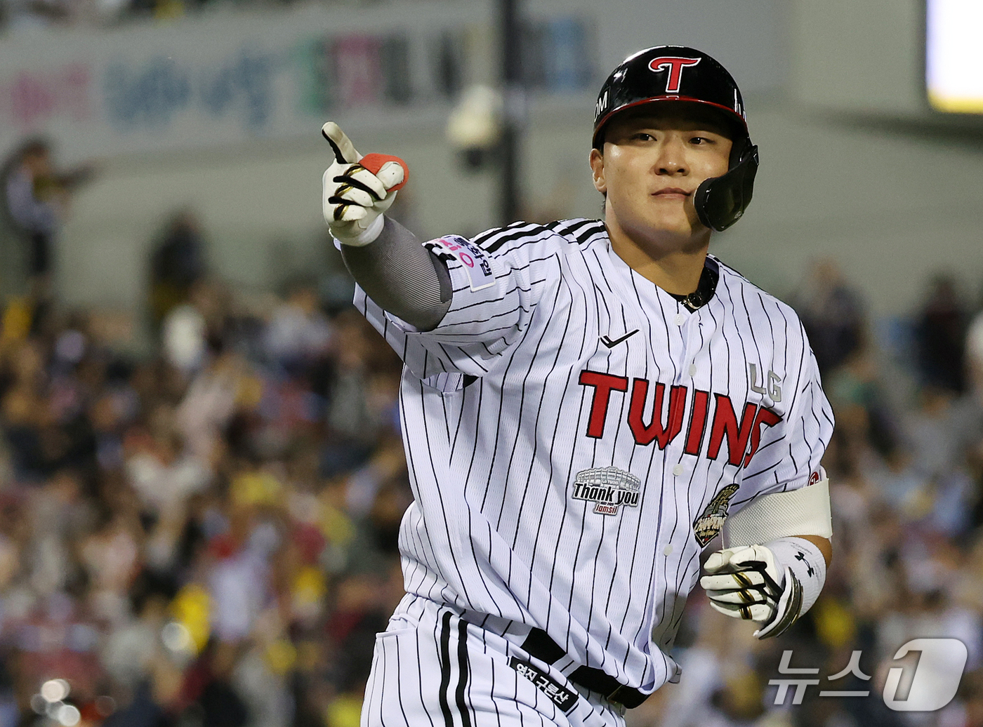 (서울=뉴스1) 김진환 기자 = 7일 오후 서울 송파구 잠실야구장에서 열린 프로야구 '2026 신한은행 SOL KBO리그' 두산 베어스와 LG 트윈스의 경기, LG 이재원이 2회말 …