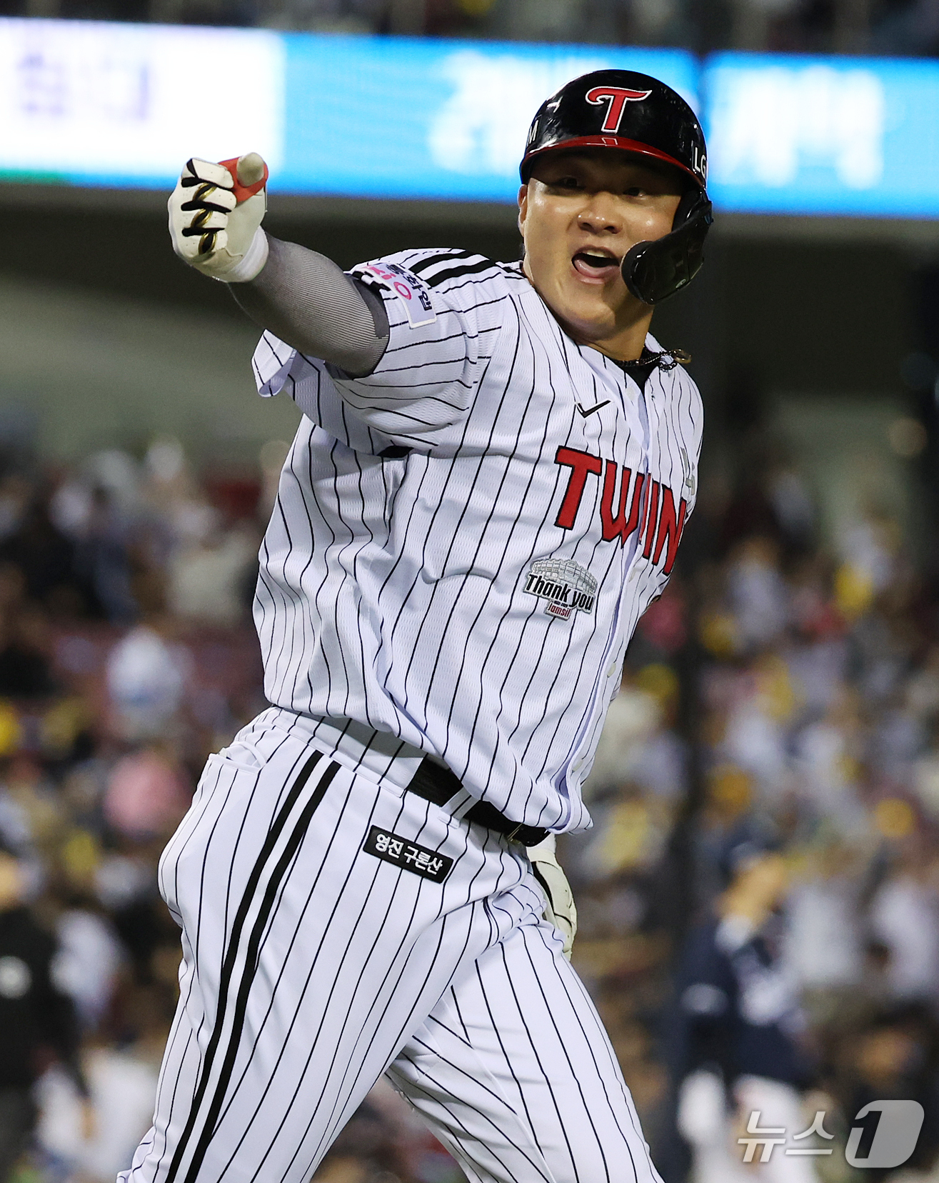 (서울=뉴스1) 김진환 기자 = 7일 오후 서울 송파구 잠실야구장에서 열린 프로야구 '2026 신한은행 SOL KBO리그' 두산 베어스와 LG 트윈스의 경기, LG 이재원이 2회말 …