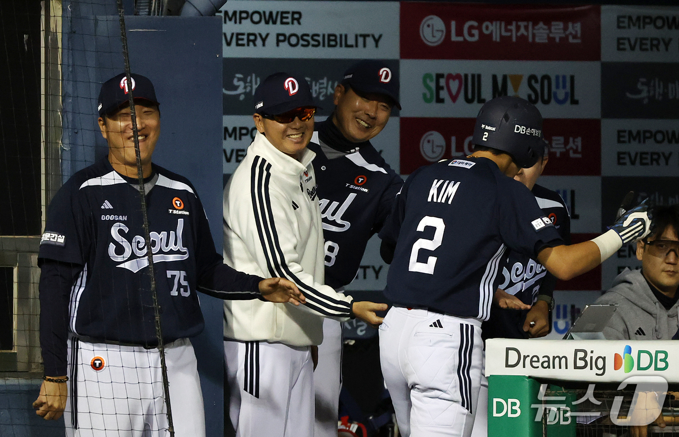 (서울=뉴스1) 김진환 기자 = 7일 오후 서울 송파구 잠실야구장에서 열린 프로야구 '2026 신한은행 SOL KBO리그' 두산 베어스와 LG 트윈스의 경기, 두산 김원형 감독이 …