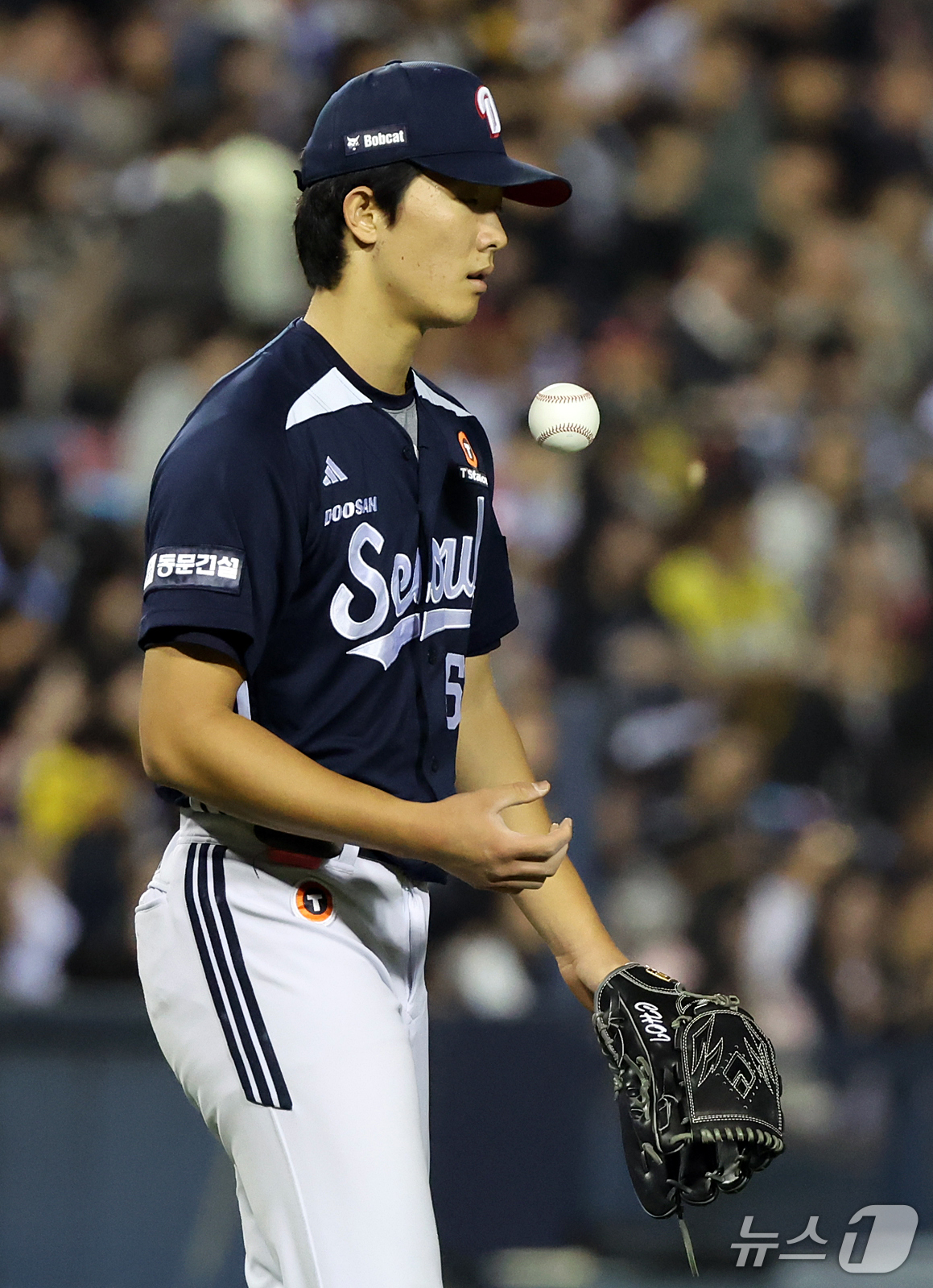 (서울=뉴스1) 김진환 기자 = 7일 오후 서울 송파구 잠실야구장에서 열린 프로야구 '2026 신한은행 SOL KBO리그' 두산 베어스와 LG 트윈스의 경기, 두산 선발 최민석이 …