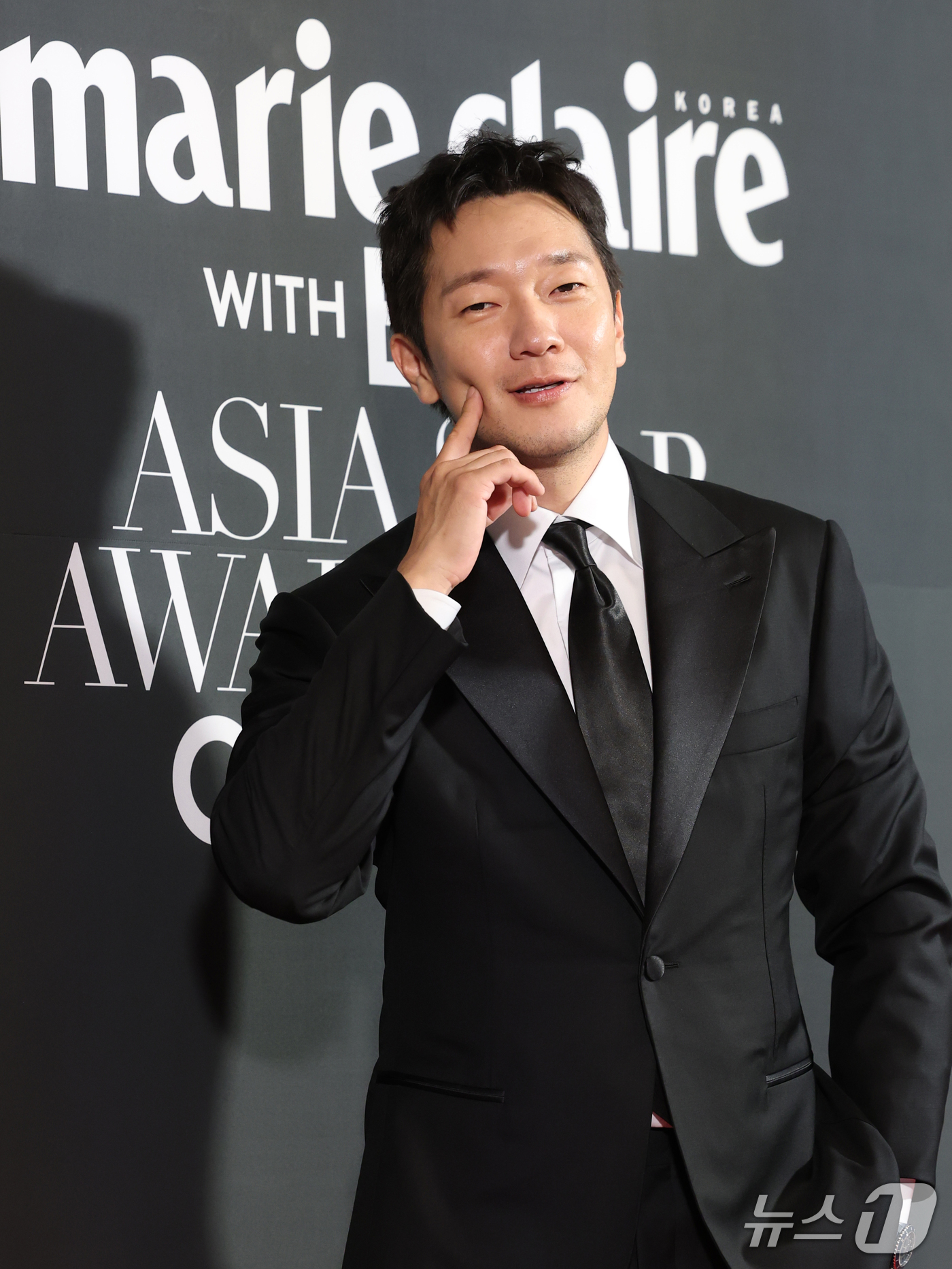 (부산=뉴스1) 권현진 기자 = 배우 손석구가 7일 부산 해운대구 중동 파라다이스 호텔에서 열린 ‘2026 마리끌레르 아시아스타어워즈’에 참석해 포즈를 취하고 있다. 2026.10 …