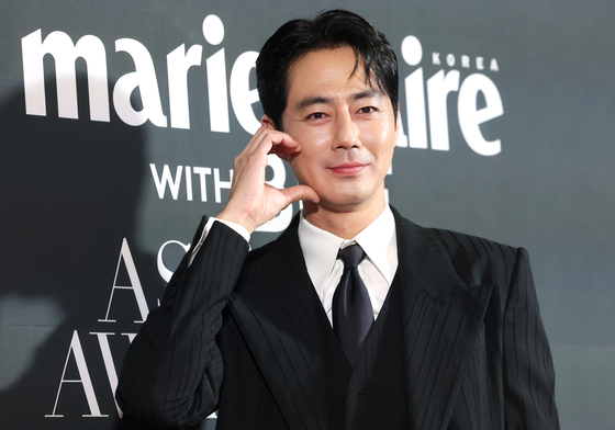조인성, 여심저격 볼 하트