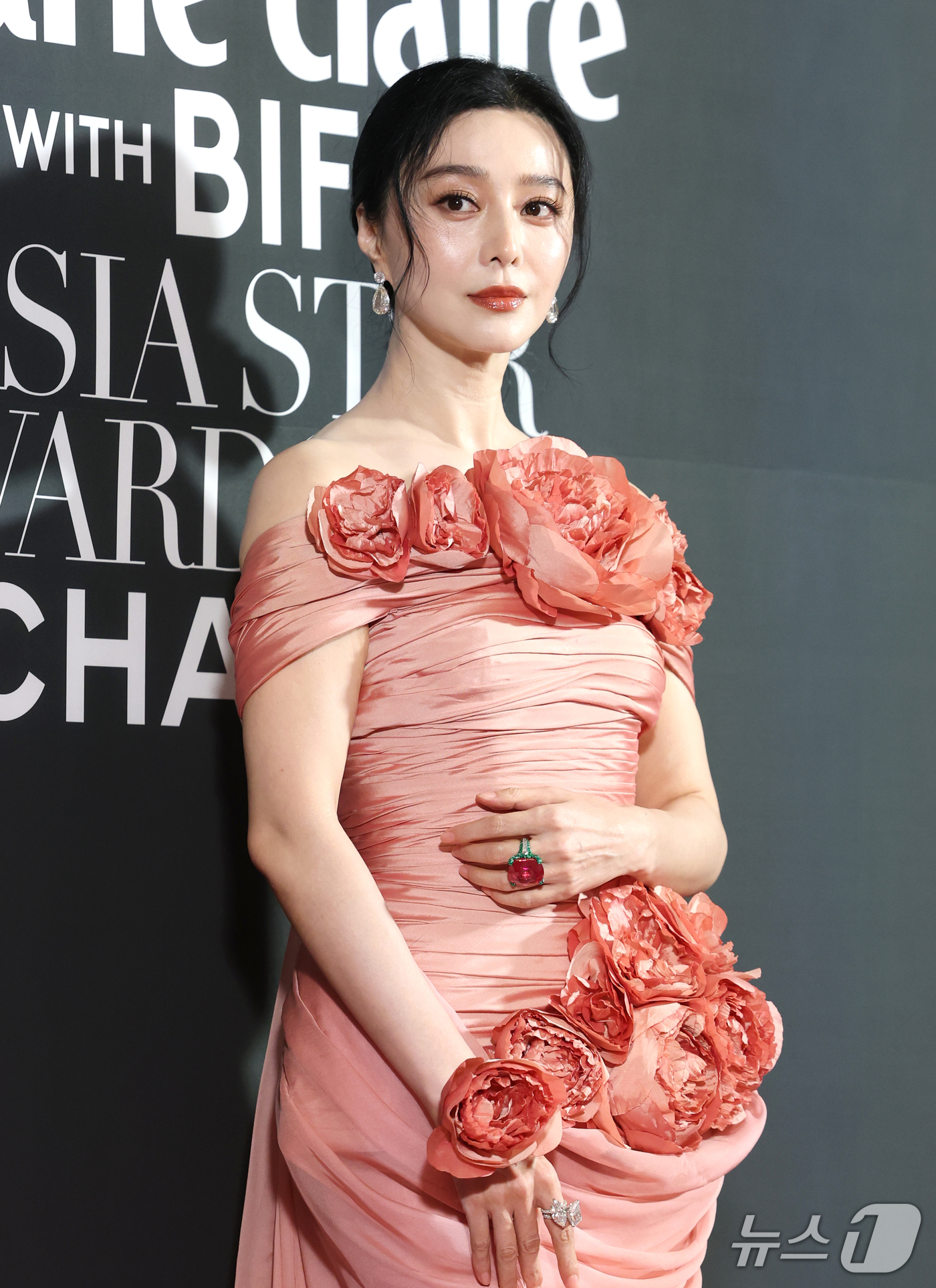 (부산=뉴스1) 권현진 기자 = 배우 판빙빙이 7일 부산 해운대구 중동 파라다이스 호텔에서 열린 ‘2026 마리끌레르 아시아스타어워즈’에 참석해 포즈를 취하고 있다. 2026.10 …