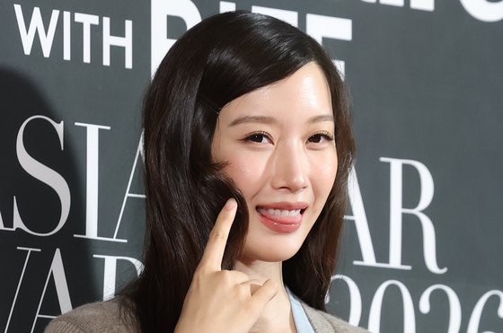 문가영, 혀빼꼼