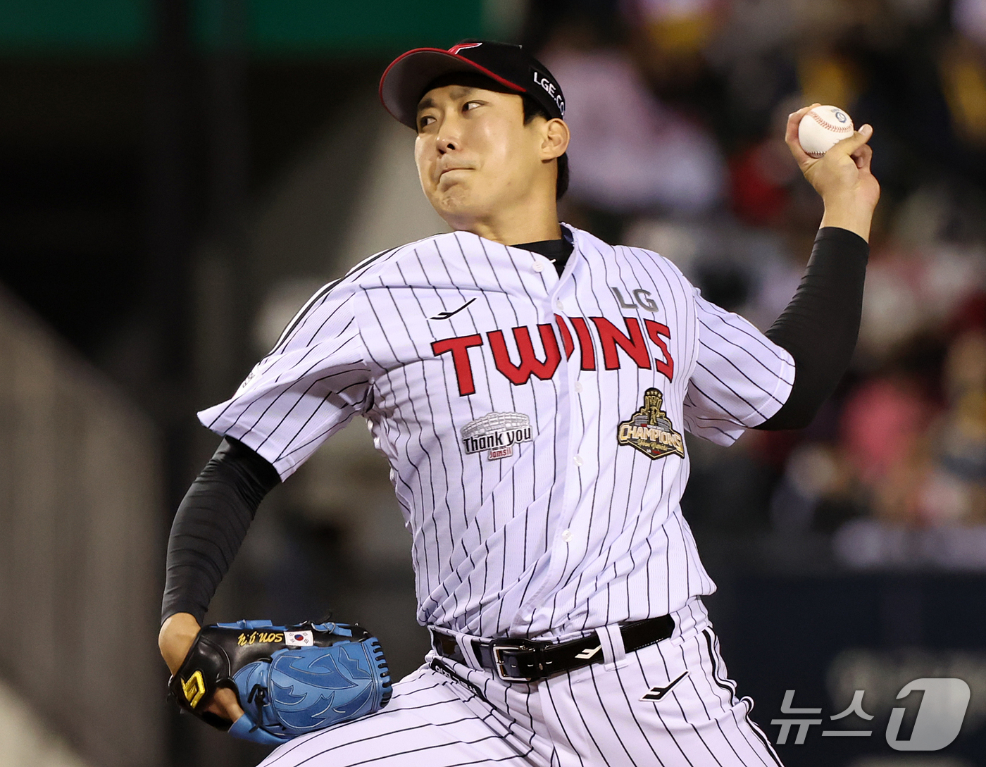 (서울=뉴스1) 김진환 기자 = 7일 오후 서울 송파구 잠실야구장에서 열린 프로야구 '2026 신한은행 SOL KBO리그' 두산 베어스와 LG 트윈스의 경기, LG 마무리 손주영이 …
