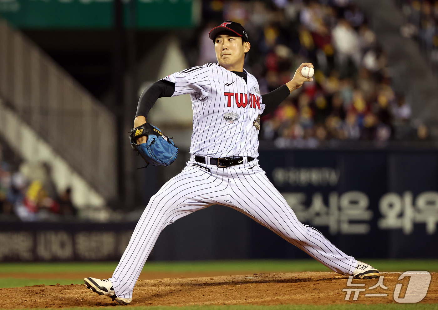 (서울=뉴스1) 김진환 기자 = 7일 오후 서울 송파구 잠실야구장에서 열린 프로야구 '2026 신한은행 SOL KBO리그' 두산 베어스와 LG 트윈스의 경기, LG 마무리 손주영이 …