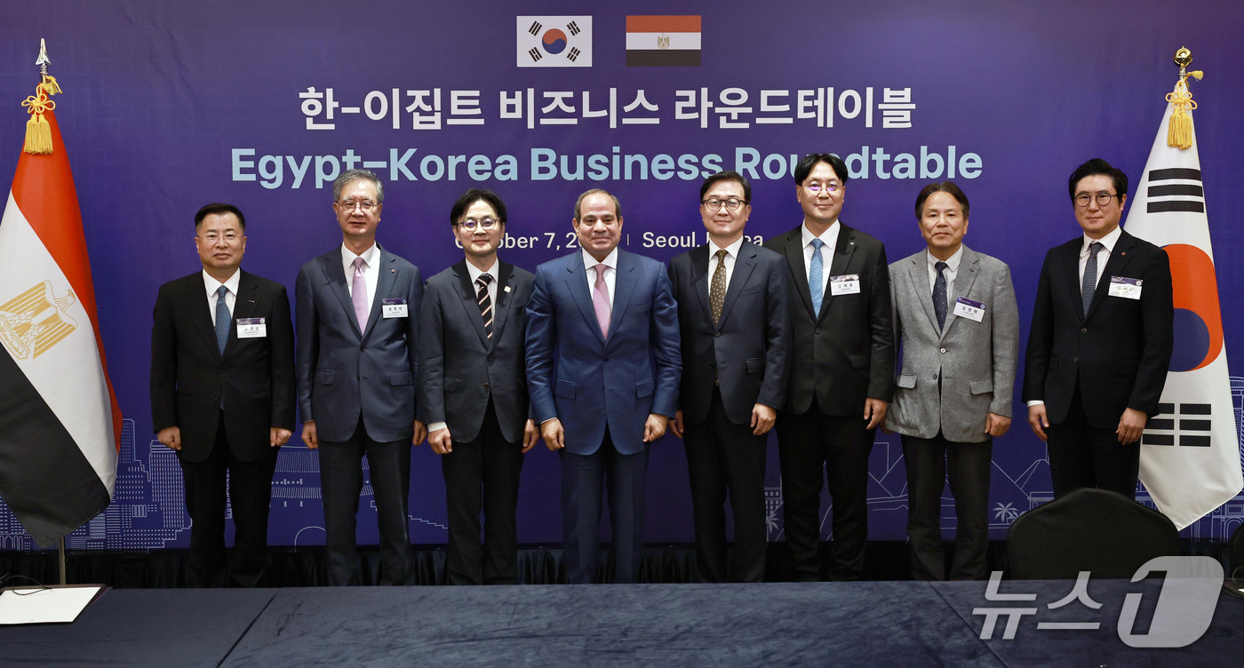 (서울=뉴스1) = 김정관 산업통상부 장관이 7일 오후 서울 소공동 롯데호텔에서 열린 한-이집트 비즈니스 라운드테이블에서 압델 파타 엘 시시(Abdel Fattah el-Sisi) …