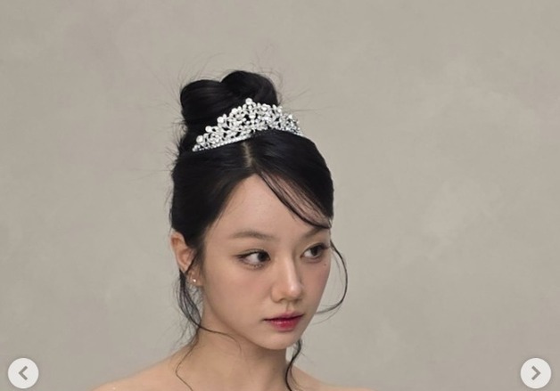 혜리, 반짝이는 웨딩드레스에 티아라까지…화려한 비주얼 [N샷]