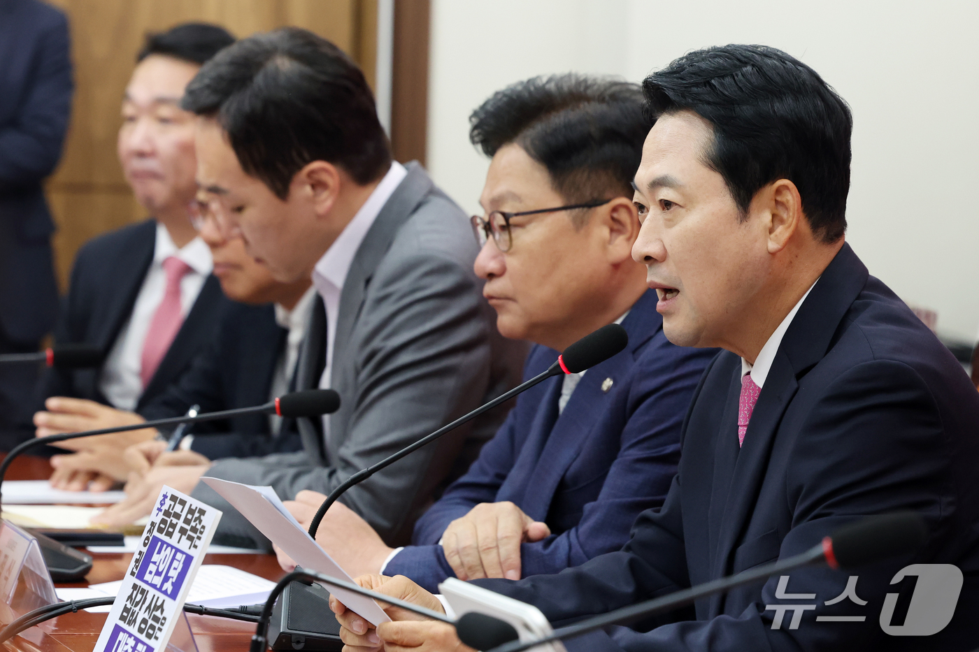 (서울=뉴스1) 황기선 기자 = 장동혁 국민의힘 대표가 8일 오전 서울 여의도 국회에서 열린 최고위원회의에서 발언을 하고 있다. 2026.10.8/뉴스1