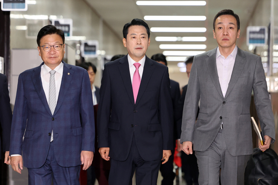 '초강성' 이진숙·김태규 전면 등장에…운신의 폭 넓어진 장동혁