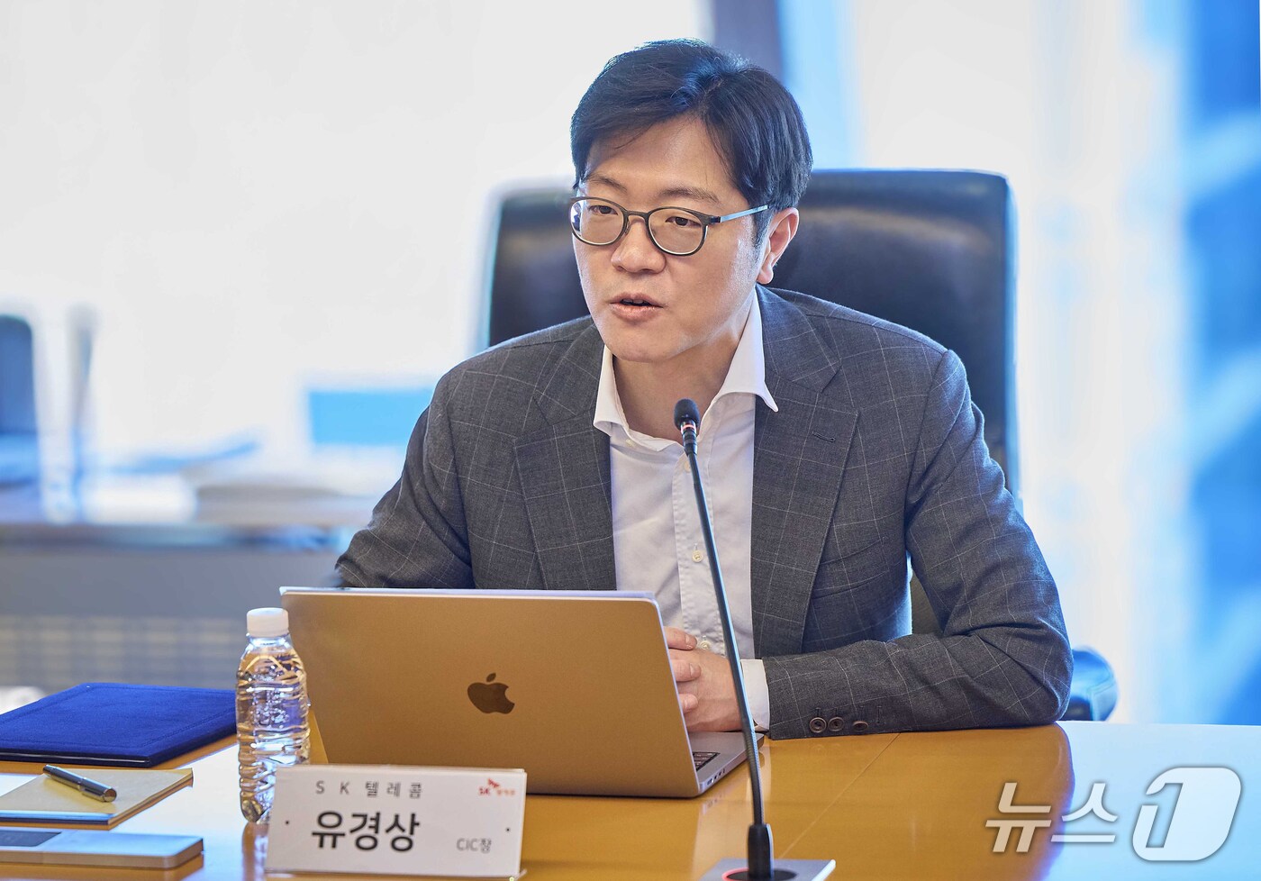 (서울=뉴스1) = 유경상 SK텔레콤 AI CIC장이 지난 7일 오후 서울 중구 SKT타워에서 열린 '독자 AI 사이버보안 협의체' 출범식에서 환영사를 하고 있다. (SKT 제공. …