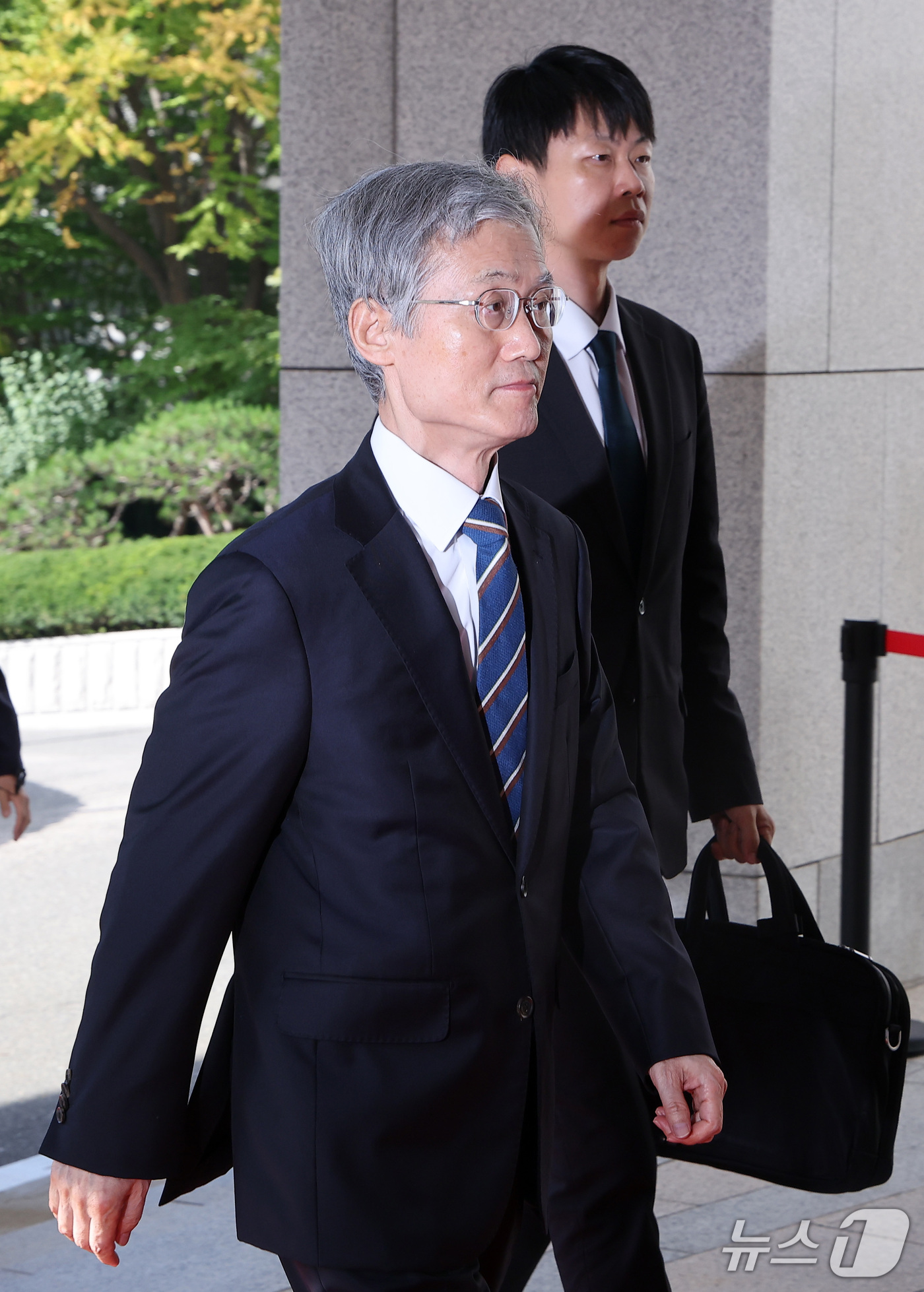 (서울=뉴스1) 김성진 기자 = 조희대 대법원장이 8일 오전 서울 서초구 대법원으로 출근하고 있다. 2026.10.8/뉴스1