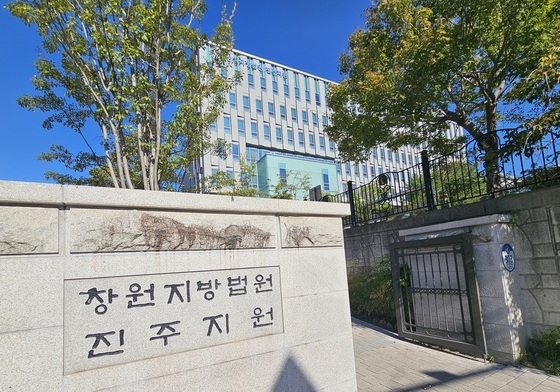 "너 때문에 망신" 뜨거운 물 부어 친딸 살해한 유튜버 '징역 25년'