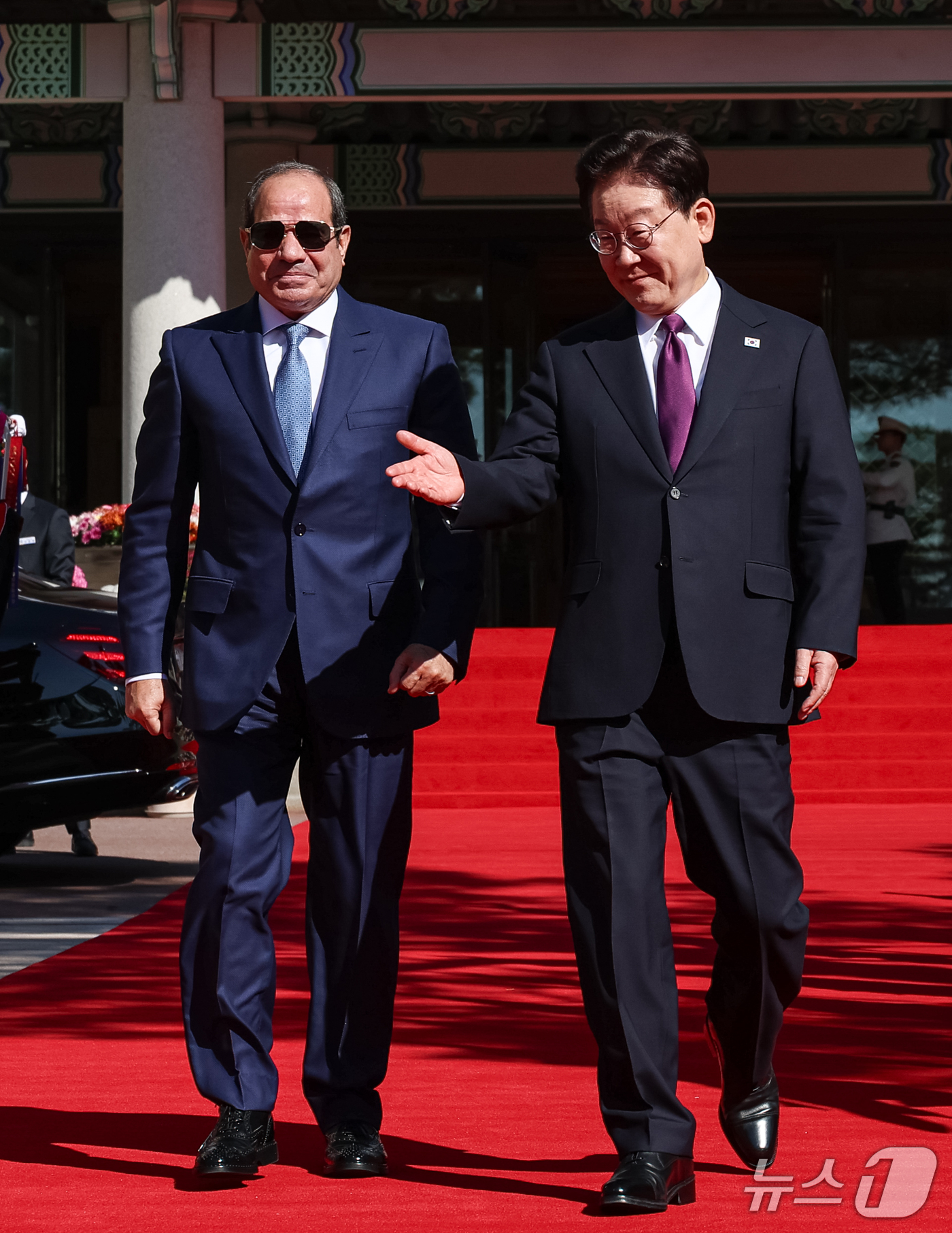 (서울=뉴스1) 허경 기자 = 이재명 대통령과 압델파타 알시시 이집트 대통령이 8일 청와대에서 열린 공식 환영식에 입장하고 있다. 2026.10.8/뉴스1