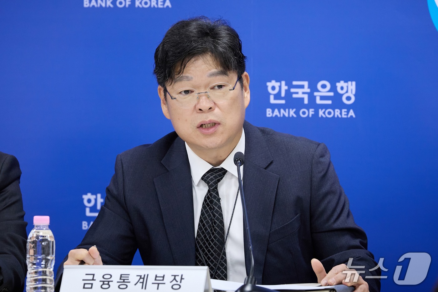 (서울=뉴스1) = 유성욱 한국은행 경제통계1국 금융통계부장이 8일 오전 서울 중구 한국은행에서 열린 2026년 8월 국제수지(잠정) 설명회에서 발언하고 있다. (한국은행 제공. …