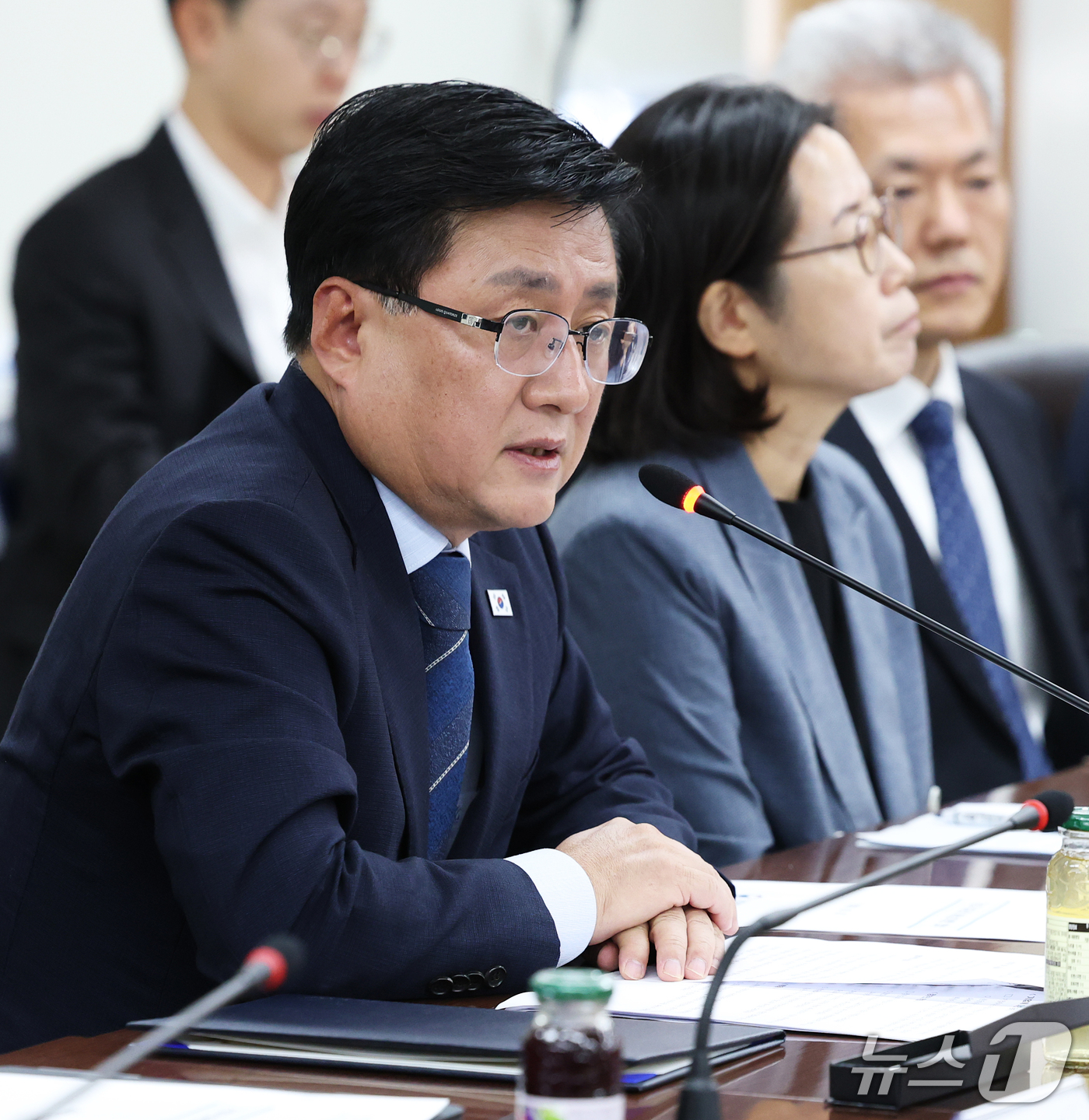 (서울=뉴스1) 오대일 기자 = 김성환 기후에너지환경부 장관이 8일 오전 서울 종로구 석탄회관에서 열린 '가습기살균제 배상 이행 업무협약식'에서 모두발언을 하고 있다.정부는 개정된 …