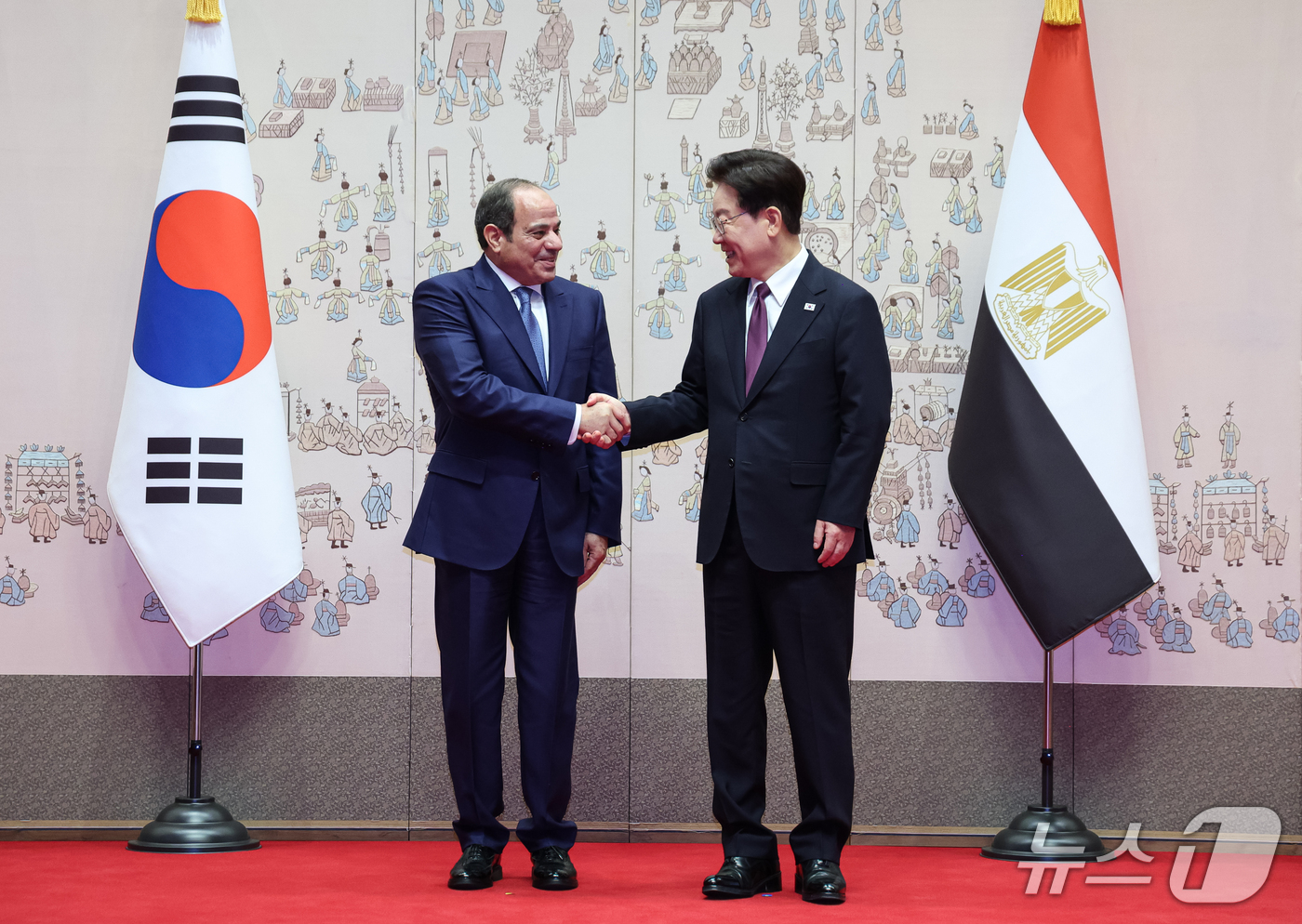 (서울=뉴스1) 허경 기자 = 이재명 대통령과 압델파타 알시시 이집트 대통령이 8일 청와대에서 기념촬영을 하고 있다. 2026.10.8/뉴스1