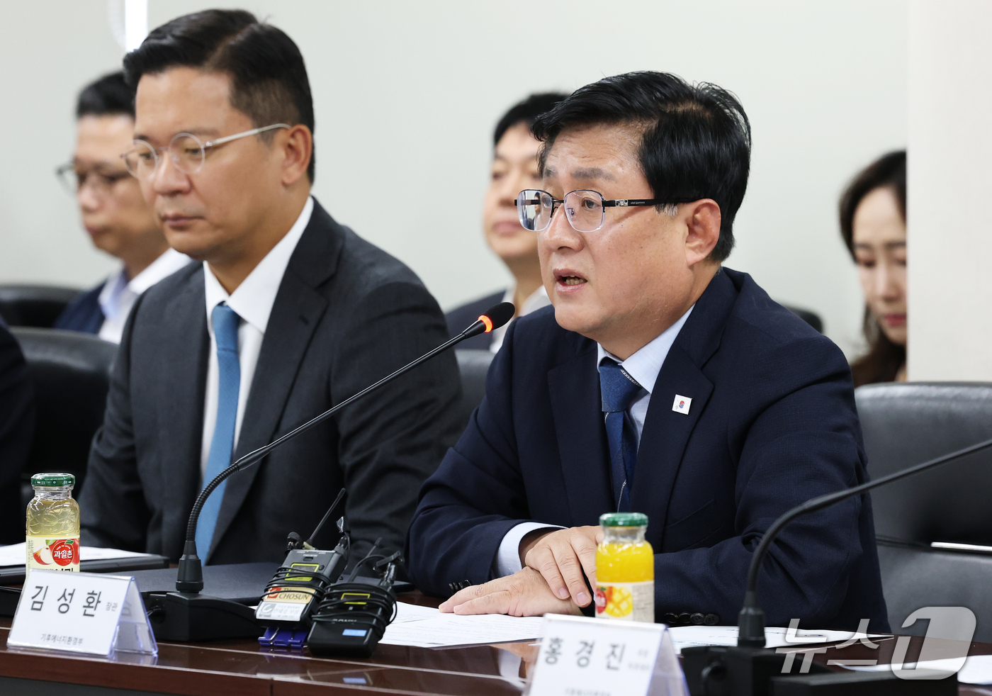 (서울=뉴스1) 오대일 기자 = 김성환 기후에너지환경부 장관이 8일 오전 서울 종로구 석탄회관에서 열린 '가습기살균제 배상 이행 업무협약식'에서 모두발언을 하고 있다.정부는 개정된 …