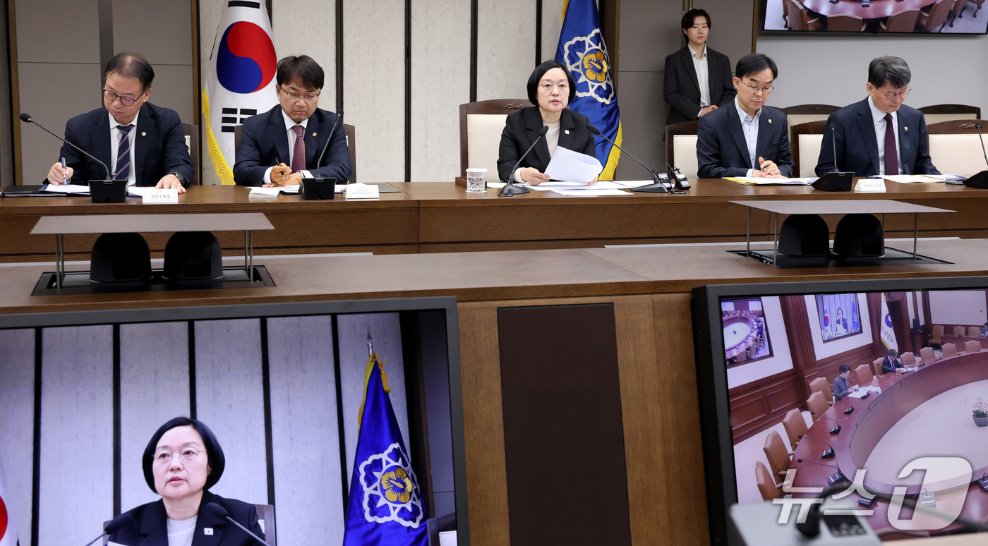 (세종=뉴스1) 김기남 기자 = 한성숙 국무총리가 8일 세종시 정부세종청사에서 열린 국가정책조정회의를 주재하며 발언하고 있다. 2026.10.8/뉴스1