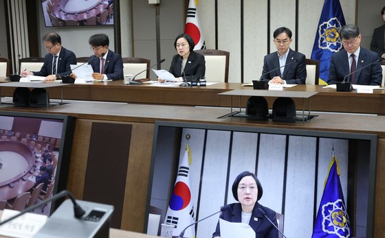 韓총리 "어업 조업방식 규제 2031년까지 절반으로 줄인다"