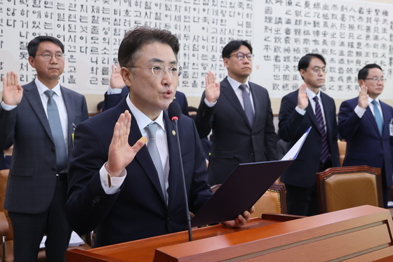 [국감] 이진수 법무부 차관, 증인 선서
