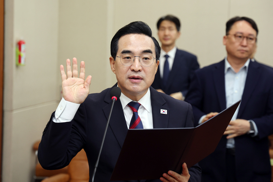 [국감] 선서하는 박홍근 기획예산처 장관