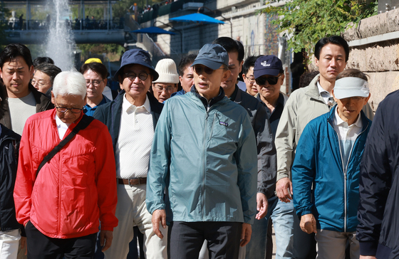 청계천 걷기 행사 참석한 이명박 전 대통령