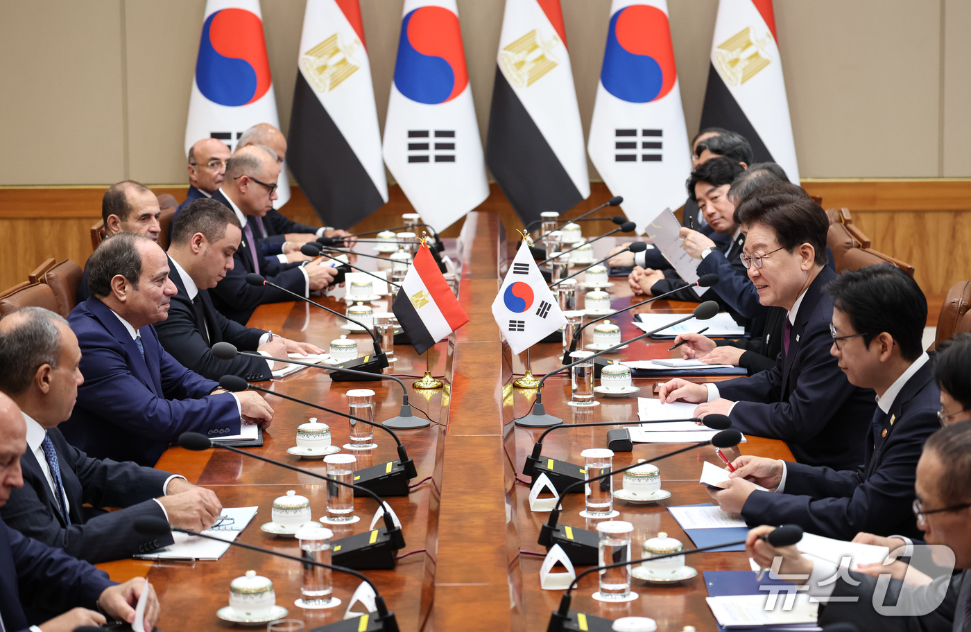 (서울=뉴스1) 허경 기자 = 이재명 대통령과 압델파타 알시시 이집트 대통령이 8일 청와대에서 확대 회담을 하고 있다. 2026.10.8/뉴스1